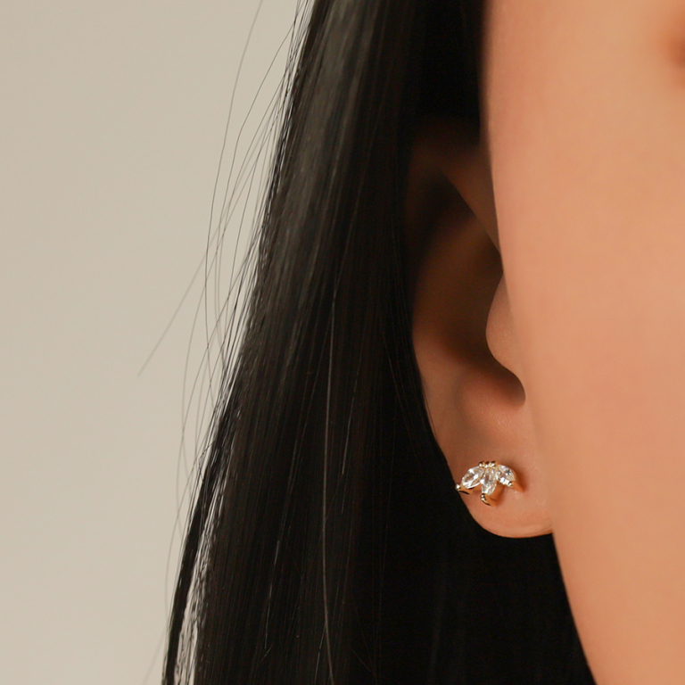 Boucles d\'oreille tige en plaqu� or troisnavettes en oxydes blancs - Vue 20