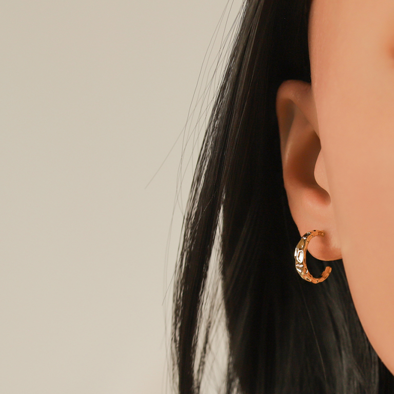 Cr�oles en plaqu� or martel�es - Vue 20