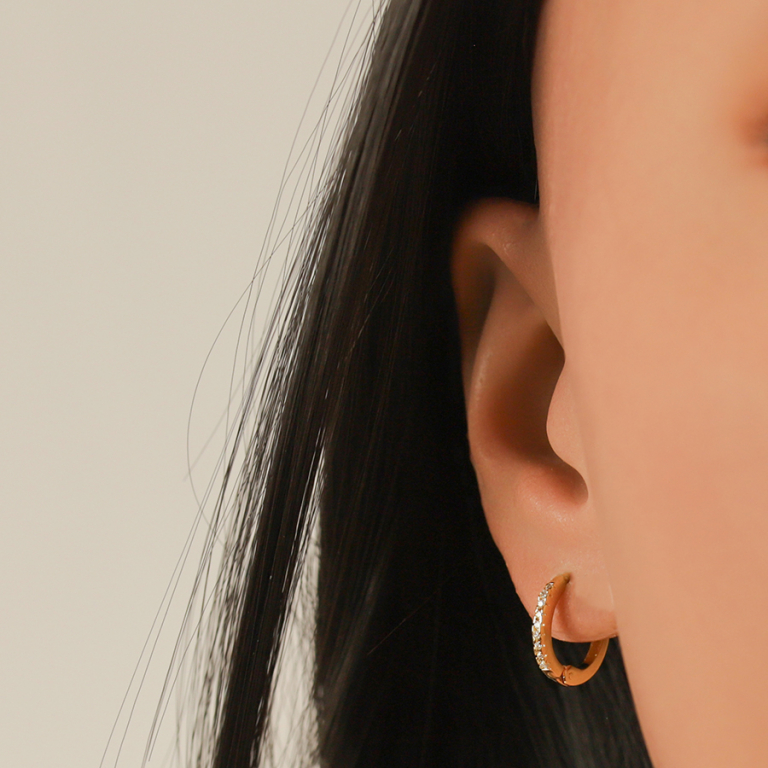 Cr�oles articul�es en  plaqu� or avec oxyde blanc - Vue 20