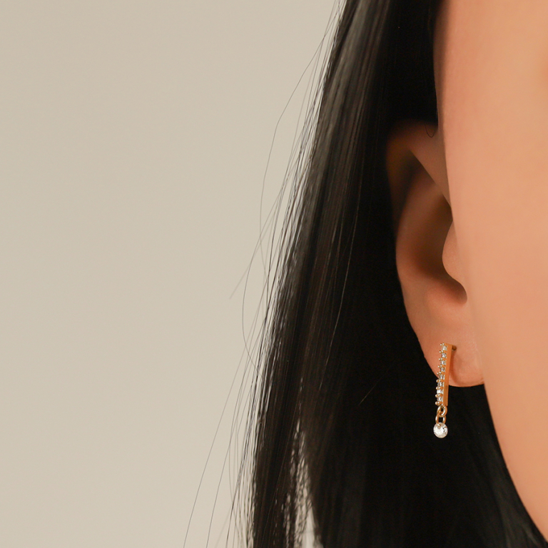 Boucles d\'oreille pendante tige en plaqu� or  barrette d\'oxydes blancs - Vue 20