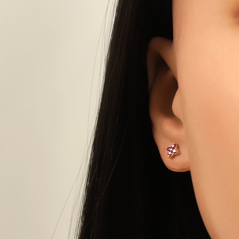 Boucles d\'oreille tige en plaqu� or fleur d\'oxydes rouges - Vue 20