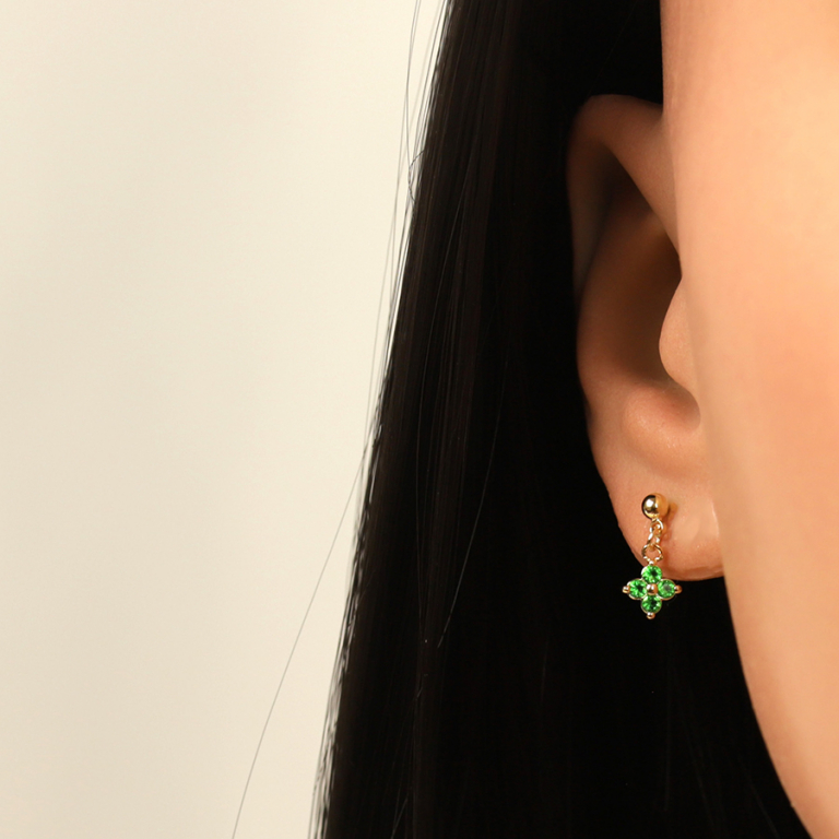 Boucles d\'oreille  pendantes tige en plaqu� or fleur d\'oxydes verts - Vue 20