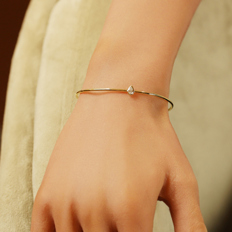 Bracelet en plaqu� or jonc ouvert avec goutte d\'oxyde blanc serti clos - Vue 20