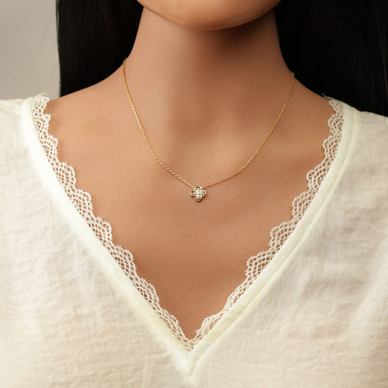 Collier en plaqu� or tr�fle et oxydes blancs - 38+4cm - Vue 20