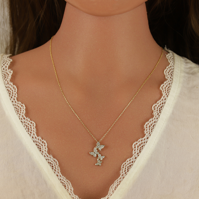 Collier en plaqu� or pendentif avec quatre papillons pendants orn�s d\' oxydes blancs - 40+5cm - Vue 20