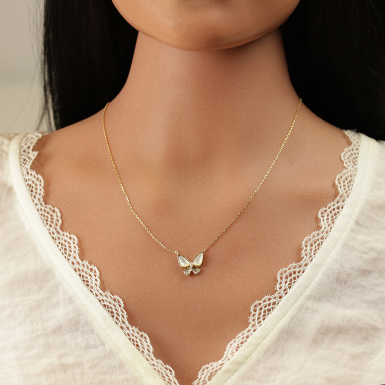 Collier en plaqu� or papillon de nacre blanche et oxydes blancs - 42+3cm - Vue 20