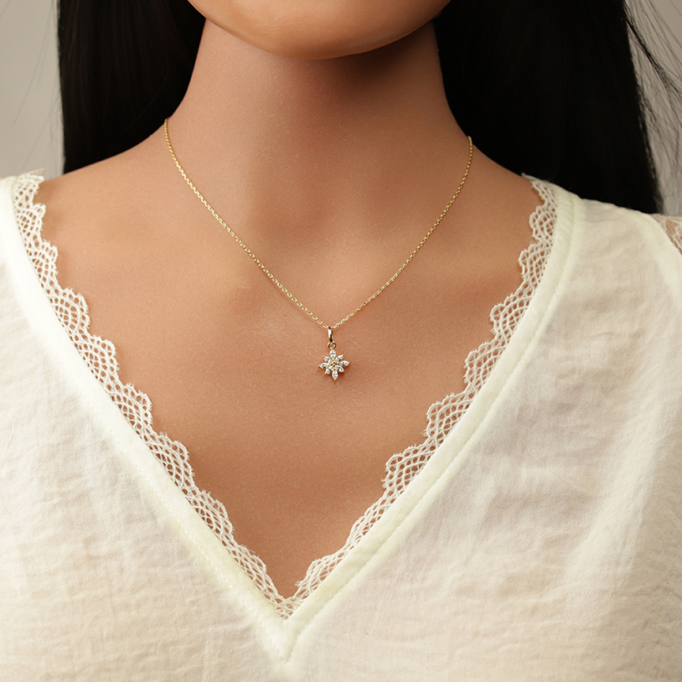 Collier en plaqu� or pendentif fleur orn�e d\'oxydes blancs - 38+4cm - Vue 20