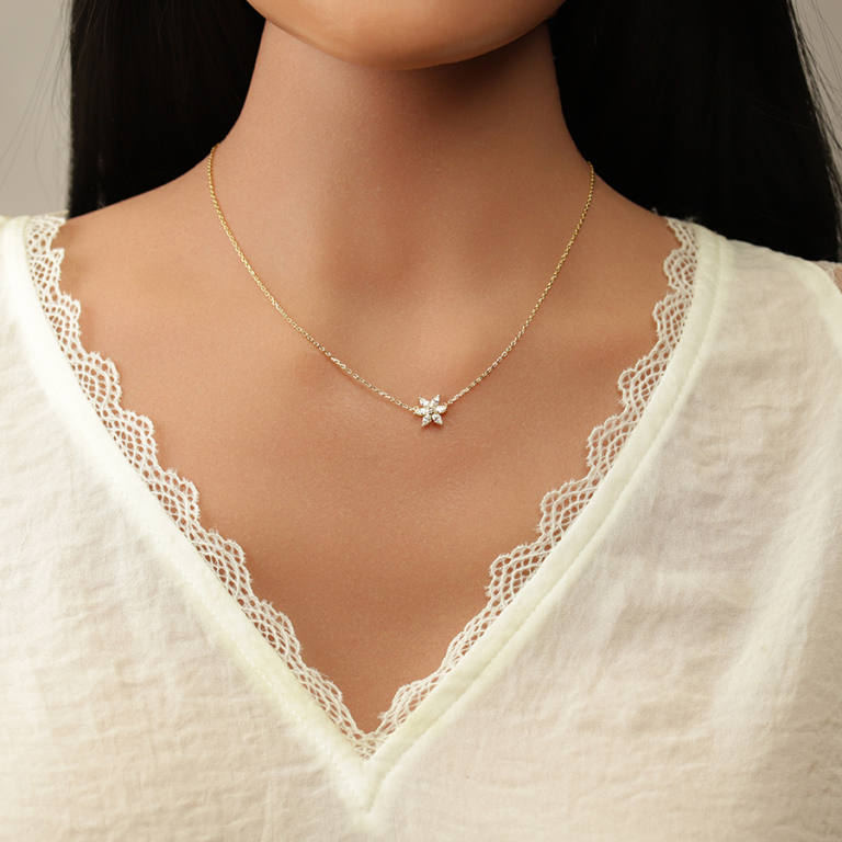 Collier en plaqu� or fleur avec oxydes blancs - 38+4cm - Vue 20