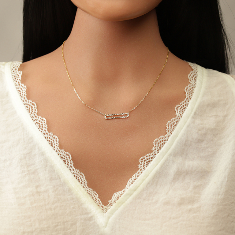 Collier en plaqu� or rectangle 25mm ajour� et martel� - 38+4cm - Vue 20