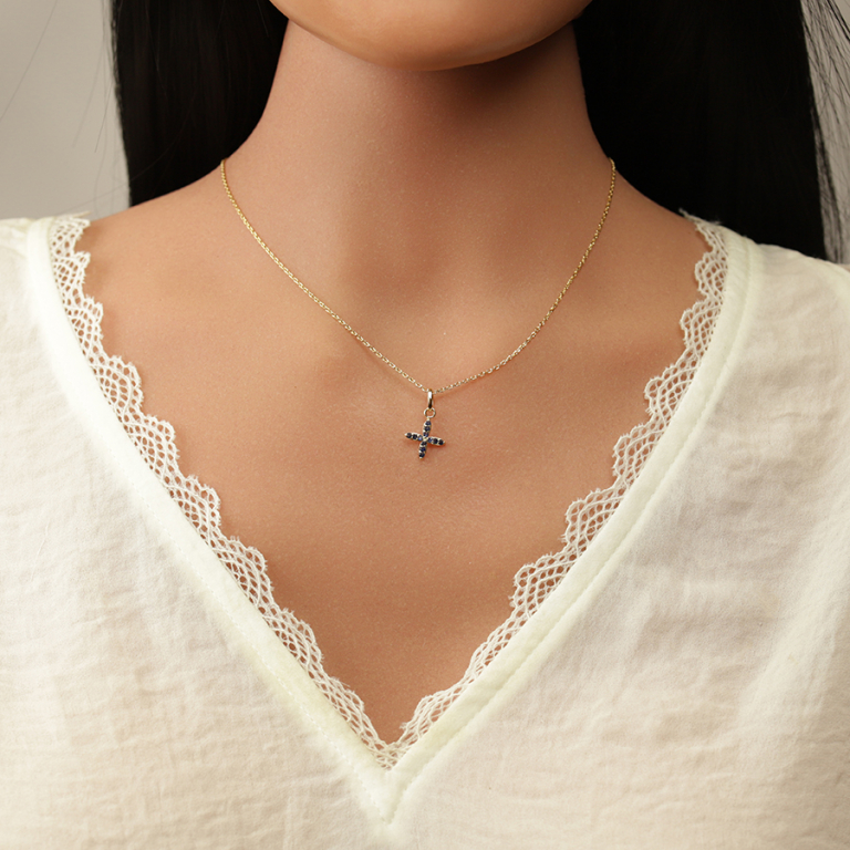 Collier en plaqu� or avec pendentif croix orn�e d\'oxydes bleus - 38+4cm - Vue 20