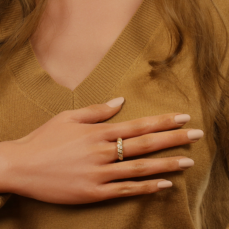 Bague en plaqu or bombe torsade avec oxydes blancs sertis - Vue 20