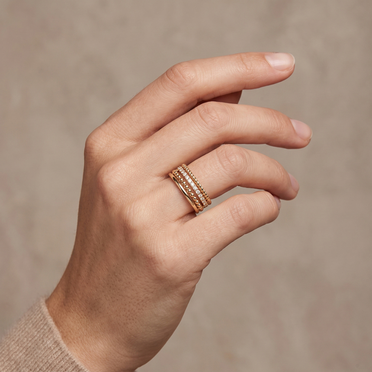 Bague en plaqu� or multi rangs perl�s et oxydes blancs sertis - Vue 20