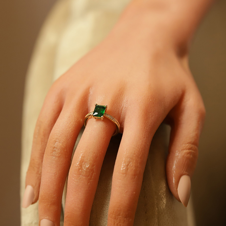 Bague plaqu or avec rectangle oxyde vert - Vue 20