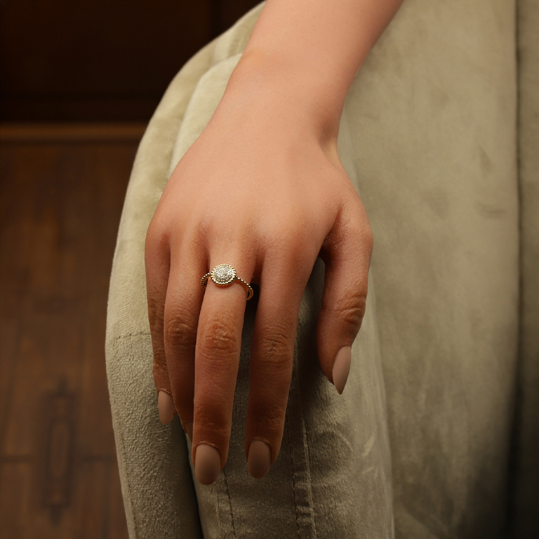 Bague en plaqu� or motif rond pav� d\'oxydes blancs - Vue 20