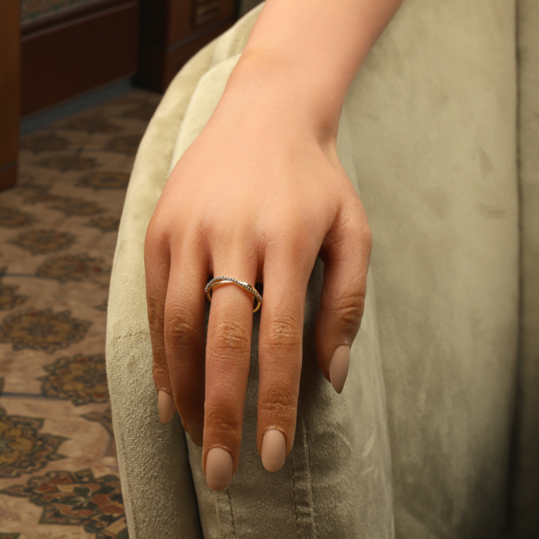 Bague en plaqu� or crois�e avec oxydes bleu sertis - Vue 20