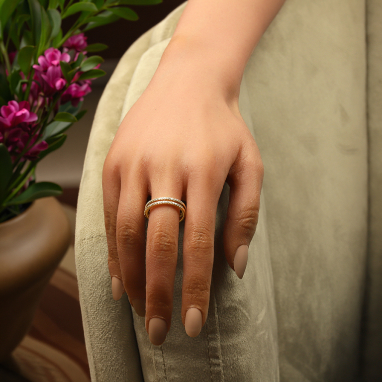 Bague en plaqu� or deux rangs pav�s d\'oxydes blancs sertis - Vue 20