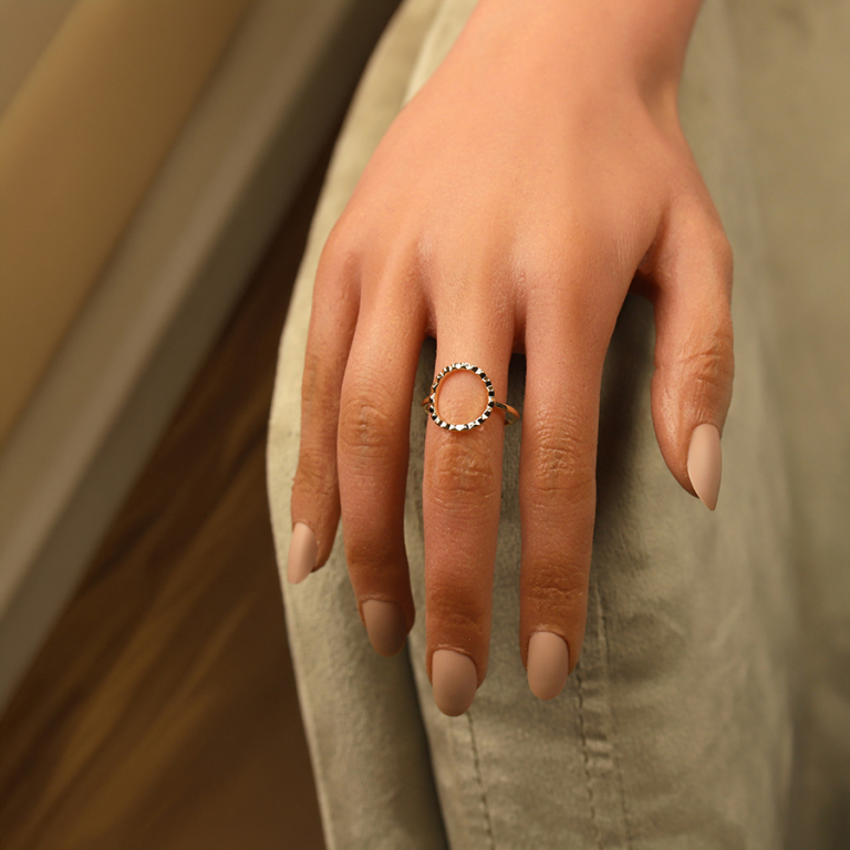 Bague en plaqu� or motif cercle cisel� - Vue 20