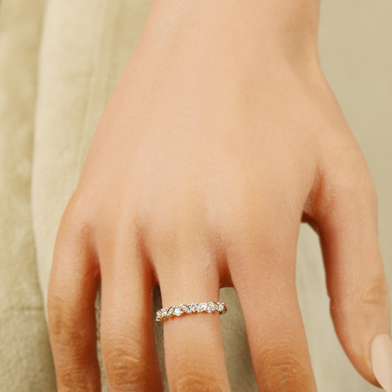 Bague en plaqu� or avec navettes d\'oxydes blancs - Vue 20