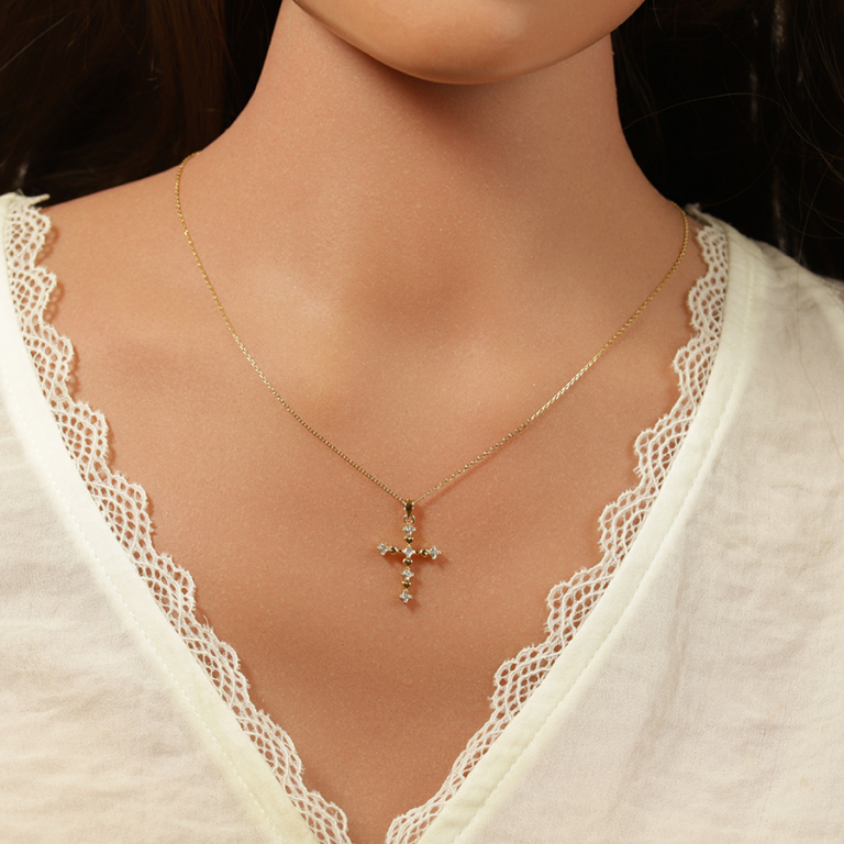 Pendentif en plaqu or croix avec coeurs 22mm x 15mm et oxydes blancs - Vue 20