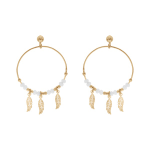 Boucles d’oreille en argent et dorure jaune anneau suspendu 28mm boules lisses et blanches pampille 3 plumes fermoir poussette