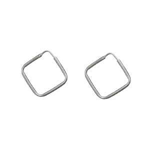 Créoles en argent carrées fantaisies portées en diagonale 24mm X 24mm