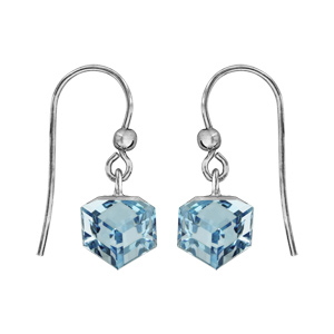 Boucles d'oreilles pendantes en argent rhodié avec cube cristal bleu ciel et fermoir crochet