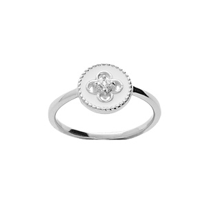 Bague en argent rhodié avec pastille blanche motif croix oxydes blancs sertis