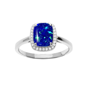 Bague en argent rhodié carré avec Opale bleu foncé de synthèse et contour d’oxydes blancs sertis
