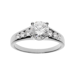 Bague en argent platiné composée d'un rail d'oxydes blancs et pierre centrale 4 griffes