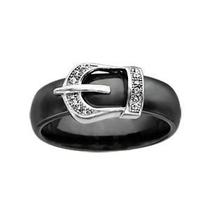 Bague en céramique noire avec boucle de ceinture en argent rhodié et oxydes blancs sertis