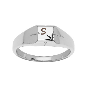 Chevalière en argent rhodié petit plateau carré ciselé en étoile dans angle