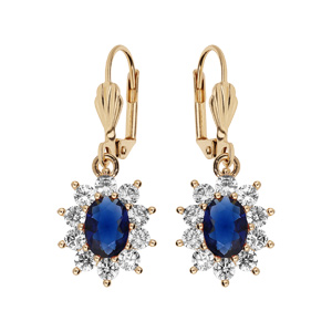 Boucles d’oreille pendantes en plaqué or collection joaillerie avec pierre ronde bleu nuit contour oxydes blancs sertis et fermoir dormeuse