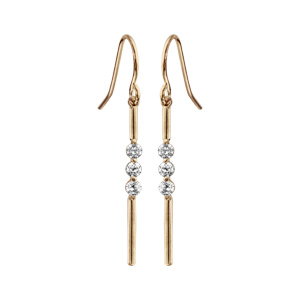 Boucles d’oreilles pendantes en plaqué or baguettes lisses et oxydes blancs et fermoir crochet