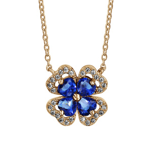Collier en plaqué or chaîne avec pendentif trèfle à 4 feuilles en oxydes bleus avec contours en oxydes blancs sertis – longueur 40cm + 4cm de rallonge