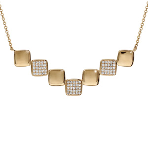 Collier en plaqué or chaîne avec au milieu 7 carrés, 4 lisses et alterné de 3 pavés d'oxydes blancs 