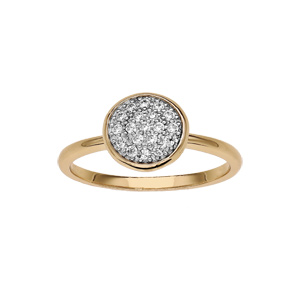 Bague en plaqué or cercle pastille ornée d'oxydes blancs sertis