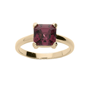 Bague en plaqué or avec oxyde carré 8mm violet serti 4 griffes