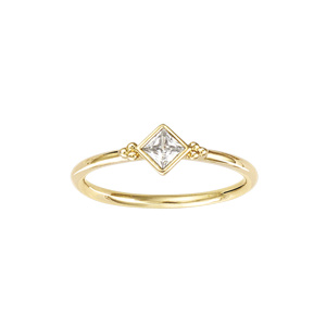 Bague plaqué or oxyde blanc serti clos de forme carré