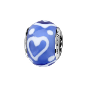 Charms Thabora en argent rhodié et verre de Murano véritable bleu royal décoré de coeurs et de points blancs
