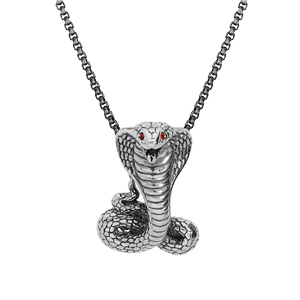 Collier en acier patin� cha�ne avec pendentif cobra aux yeux oxydes rouges 50+10cm - Vue 2